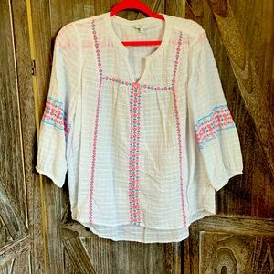 Adorable Crown and Ivy Smock Top